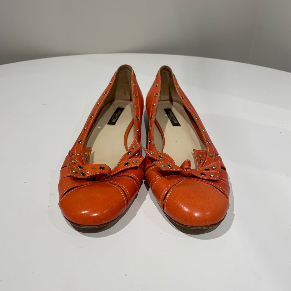 Sergio Rossi coral & gold detail flat. Size 38